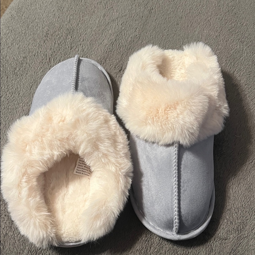 Donpapa light gray suede with faux fur mule slippers NWT